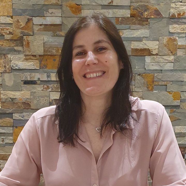 Valérie Navarro Réflexologue certifiée en réflexologie plantaire et palmaire, membre de la FFR