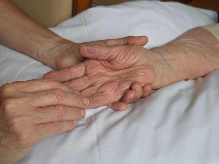 Réflexologie palmaire : apaisement de la douleur et rupture de l'isolement, gestion du stress, troubles du sommeil